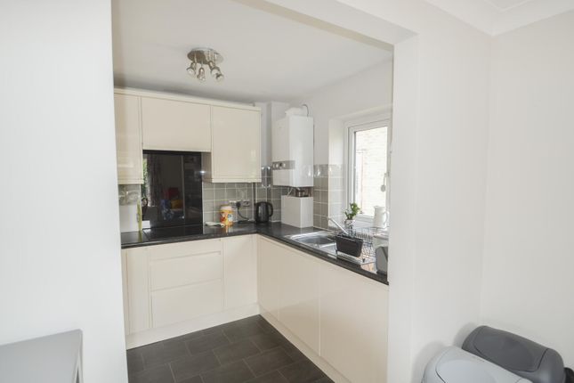 4, Barnhouse Close, Pulborough photo 3