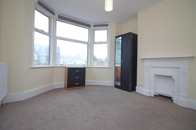 13, Cedars Avenue, London photo 5