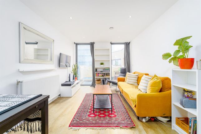 Flat 39, Bond House, Baltic Avenue, London photo 4