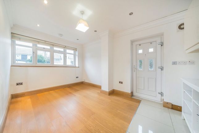 18, Sheridan Road, Watford photo 2