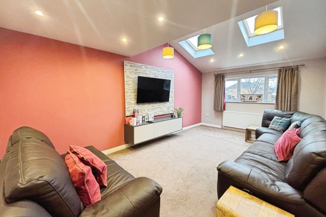 25, Hopefield Way, Bradford photo 3