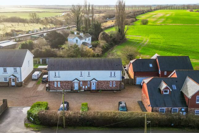 5, Applegate Court, Ashford photo 2