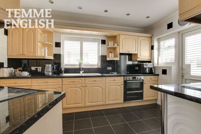 20 Grange Road, Wickford photo 4