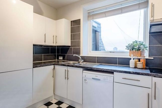 Penthouse B, Strathmore Court, Park Road, London photo 4