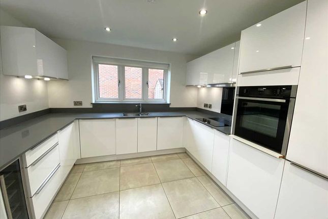 2, Stockwell Close, Nottingham photo 3
