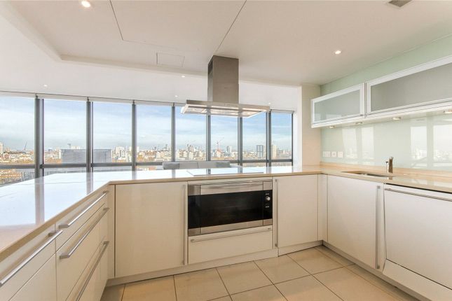 Flat for sale in West India Quay, 26 Hertsmere Road, Canary Wharf, London