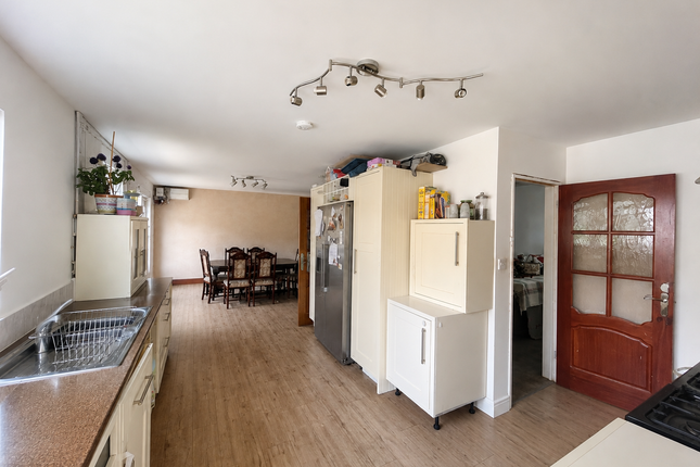 87, Orchard Avenue, Hockley photo 2