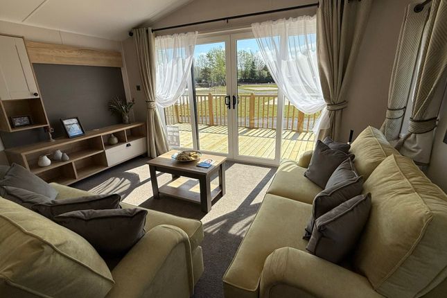 YR20 - Willerby Gainsborough Lodge at South Lakeland Leisure Village, Borwick Ln, Warton, Carnforth photo 4