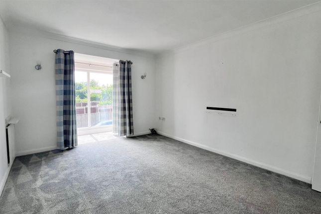 Flat 9, Hook Green Court, New Road, Gravesend photo 4