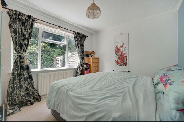 6 Hard Court, St. Barnabas Road, Woodford Green photo 5