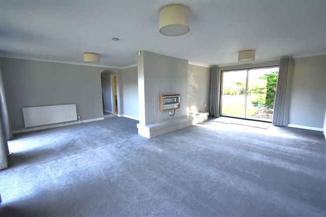45, Maidenhead Court Park, Maidenhead photo 3
