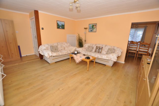 29, Sycamore Way, Carmarthen photo 2