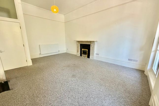 26,Flat 3, Adrian Square, Westgate-on-sea photo 3