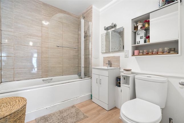 16, Cleves Court, Pitsea photo 4