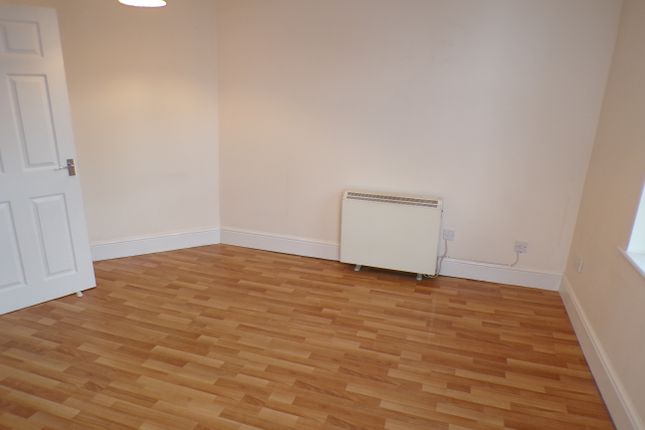 Flat 2 Station House, 435, Cannock Road, Hednesford photo 3