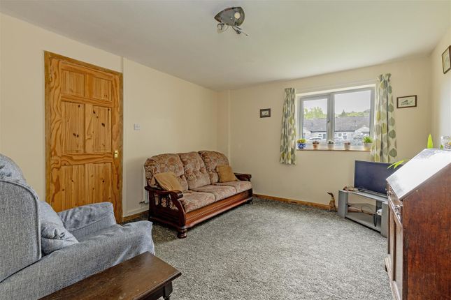 11, Wyntor Avenue, Matlock photo 2