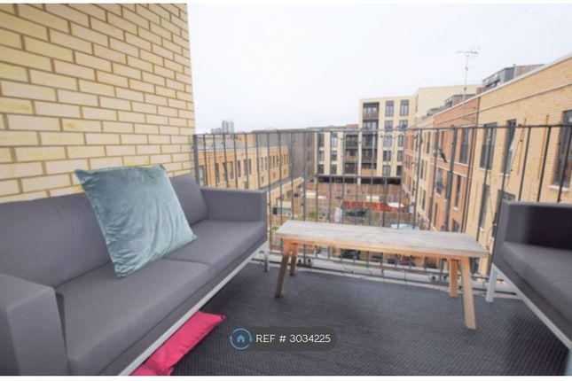 Flat, Eythorne Road Oval Quarter, London photo 4