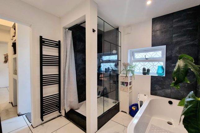 7 Sea View, Bridgend photo 3