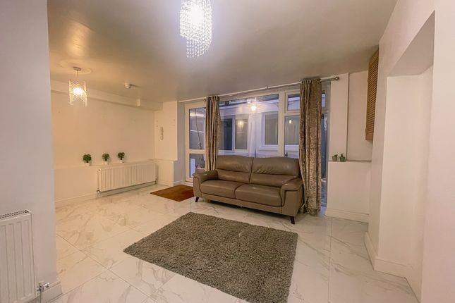 Thumbnail Flat to rent in Stanmore St, Islington, London