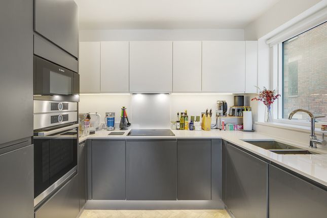 Flat Flat 202, 17, Halo Court, Rookwood Way, London photo 3
