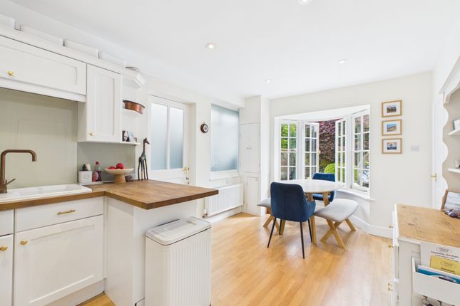8 Morth Gardens, Horsham photo 4
