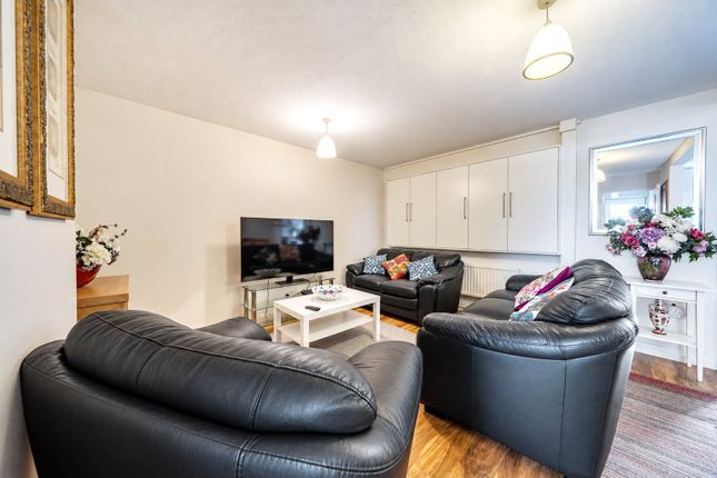 7, Salmond Close, Stanmore photo 3