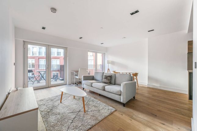 Flat for sale in Exchange Gardens, Vauxhall, London