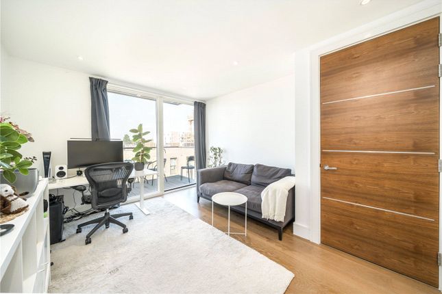 Flat 115, Wallace Court, 44, Tizzard Grove, London photo 3