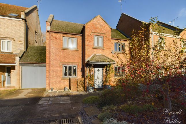 Thumbnail Semi-detached house for sale in Fishers Field, Buckingham