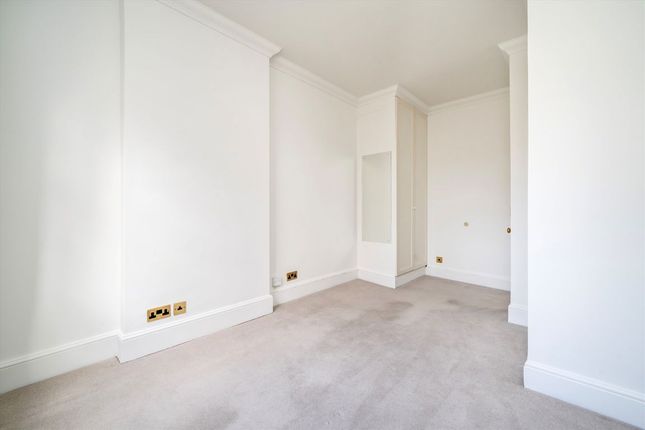 Flat 6, 105, St. Georges Square, London photo 4