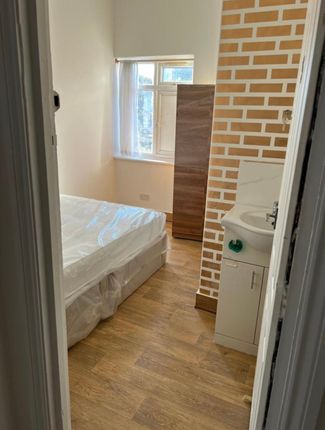 Flat to rent in Station Chambers, Victoria Road, Romford