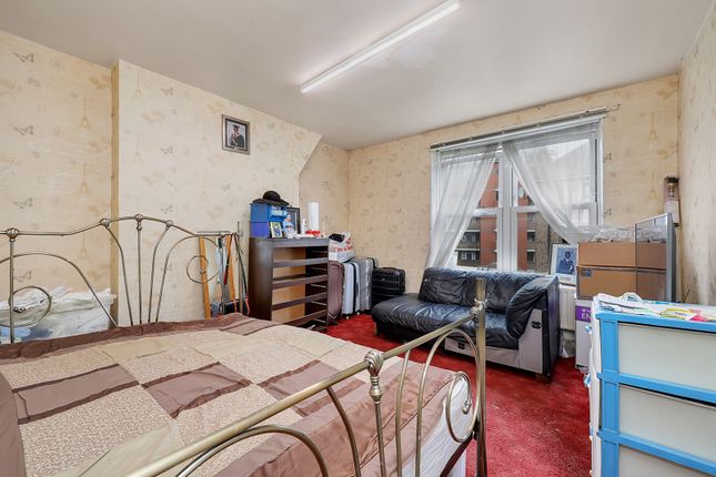 Thumbnail Flat for sale in Amhurst Road, London