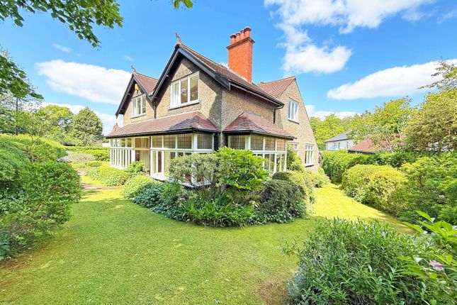 2 Warwick Crescent, Harrogate photo 3