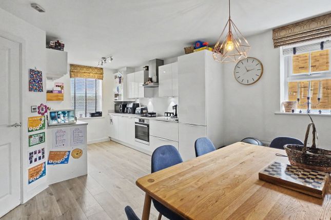 45, Harrier Way, Gloucester photo 2