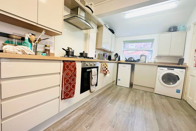 31 Teversal Avenue, Nottingham photo 3