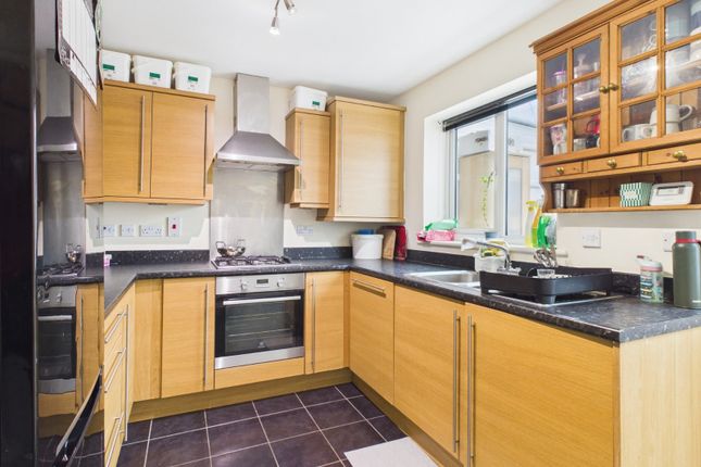 6, Chalk Stream Rise, Buckinghamshire photo 3