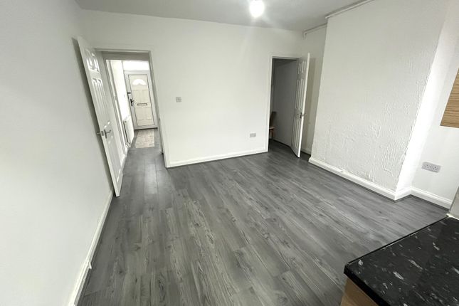 25, Astley Avenue, Coventry photo 4