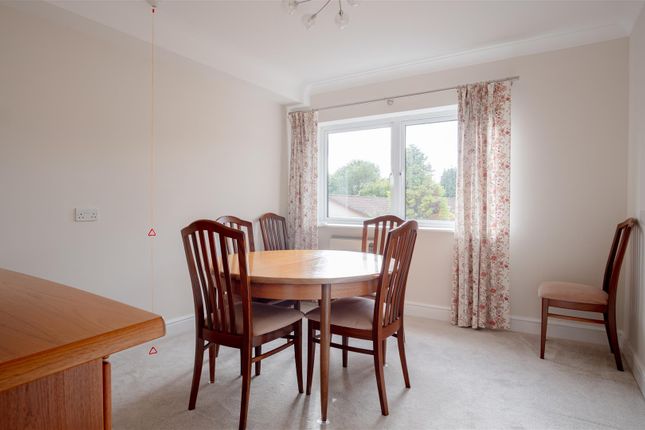 6 Ashfields, Alma Road, Reigate photo 4