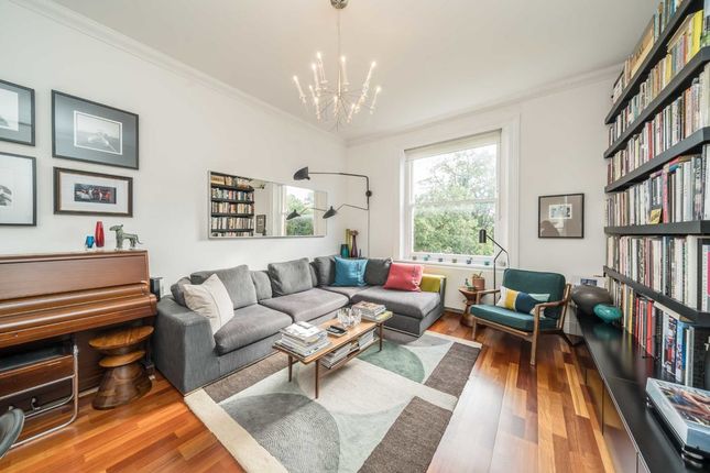 Flat for sale in The Avenue, Berrylands, Surbiton