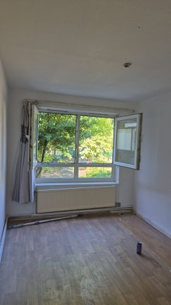 40, Albany Close, London photo 2