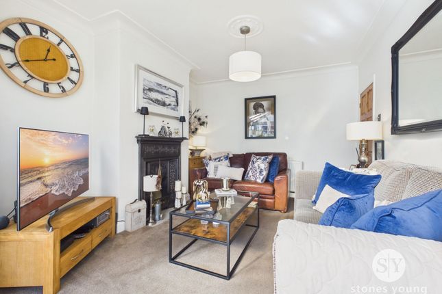 8 Willow Trees Drive, Blackburn photo 3