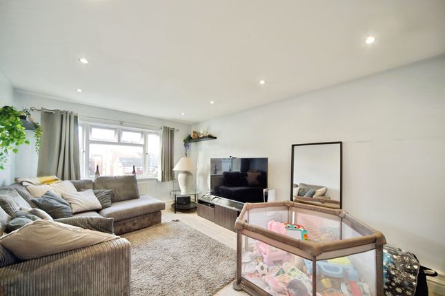 174, Rowan Drive, Broxbourne photo 2
