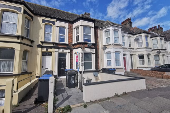 Flat to rent in Ramsgate Road, Margate