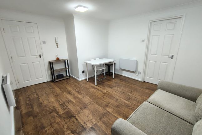 FLAT 36, 2, OLD SCHOOL DRIVE , BLACKLEY  photo 2