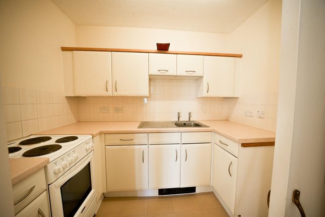 15, Laburnam Court, Millstream Way, Leighton Buzzard photo 3