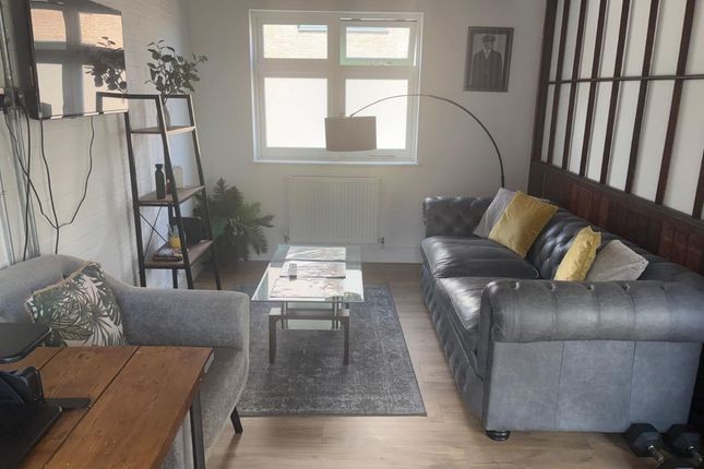 Flat 11, Batterson House, Luton photo 2