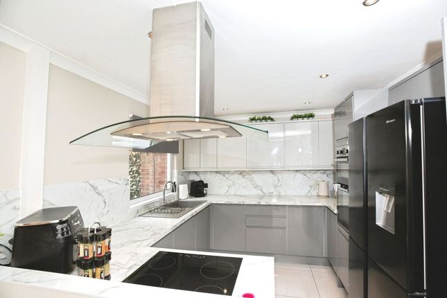 5, Cranwell Drive, Grimsby photo 3