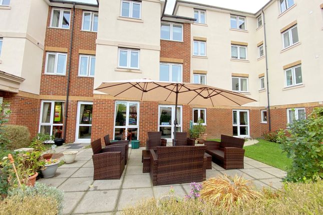 Flat for sale in Perrin Court, Parkland Grove, Ashford