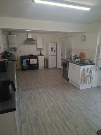 2, Beech Way, Waterlooville photo 2