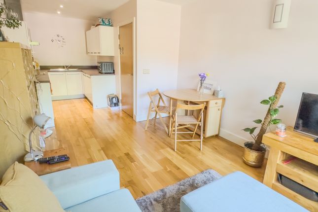 6 Fern Bank, Wakefield photo 2